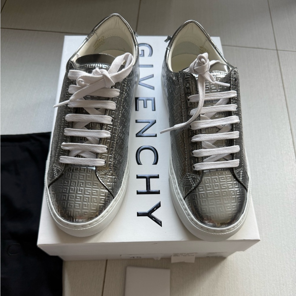 Brand New Givenchy Womens Urban Street Sneaker Silver Size 36 $895